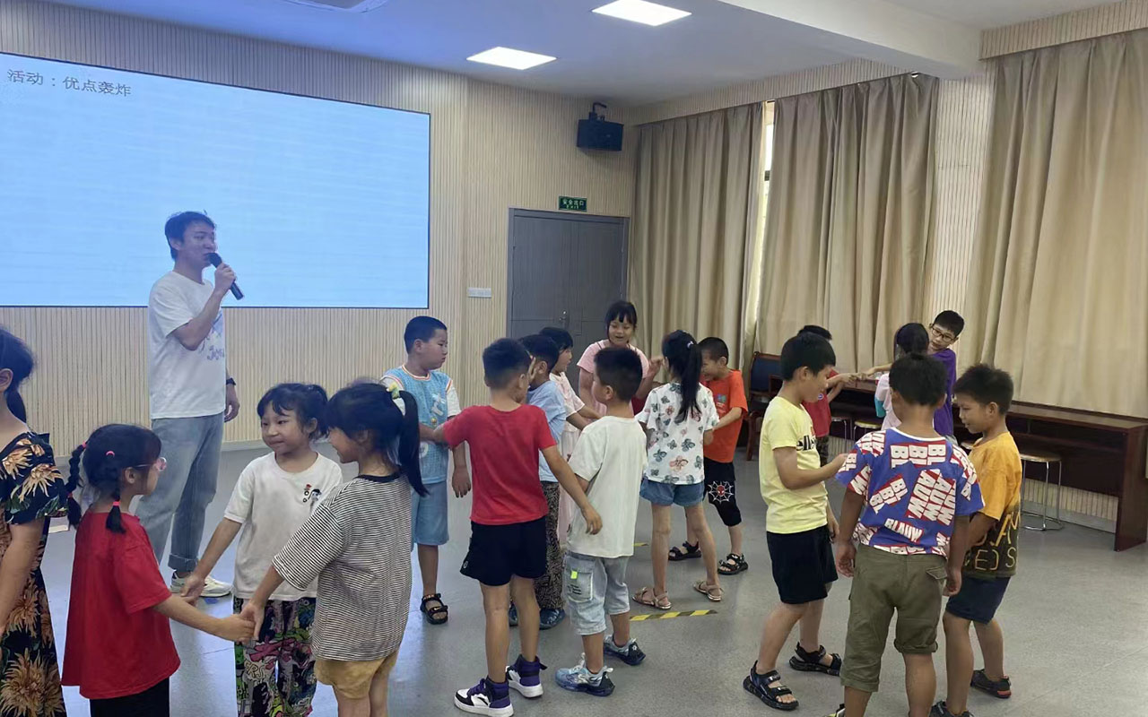 罗定龙观乡中心学校